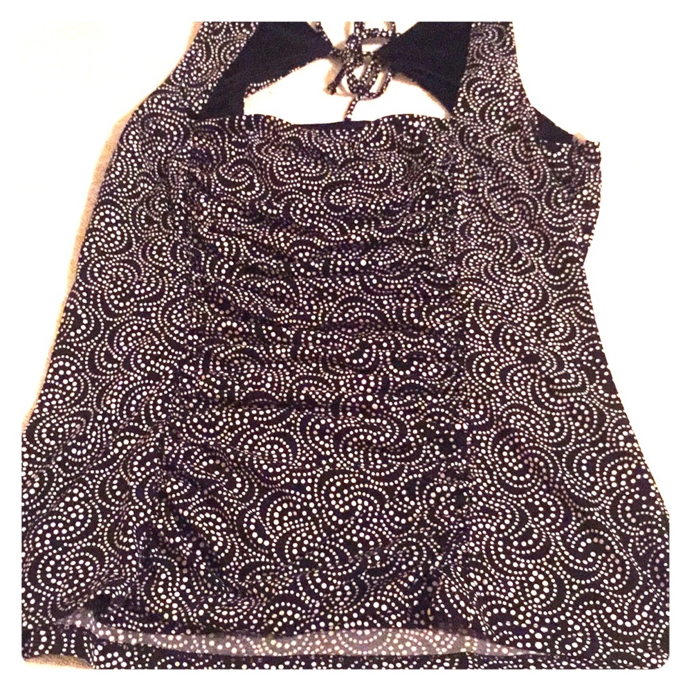 Black and white sleeveless top. Size XL
